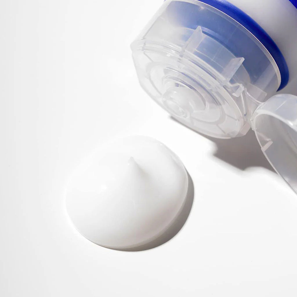 Texture of Isntree Hyaluronic Acid Aqua Gel Cream dispensed from tube